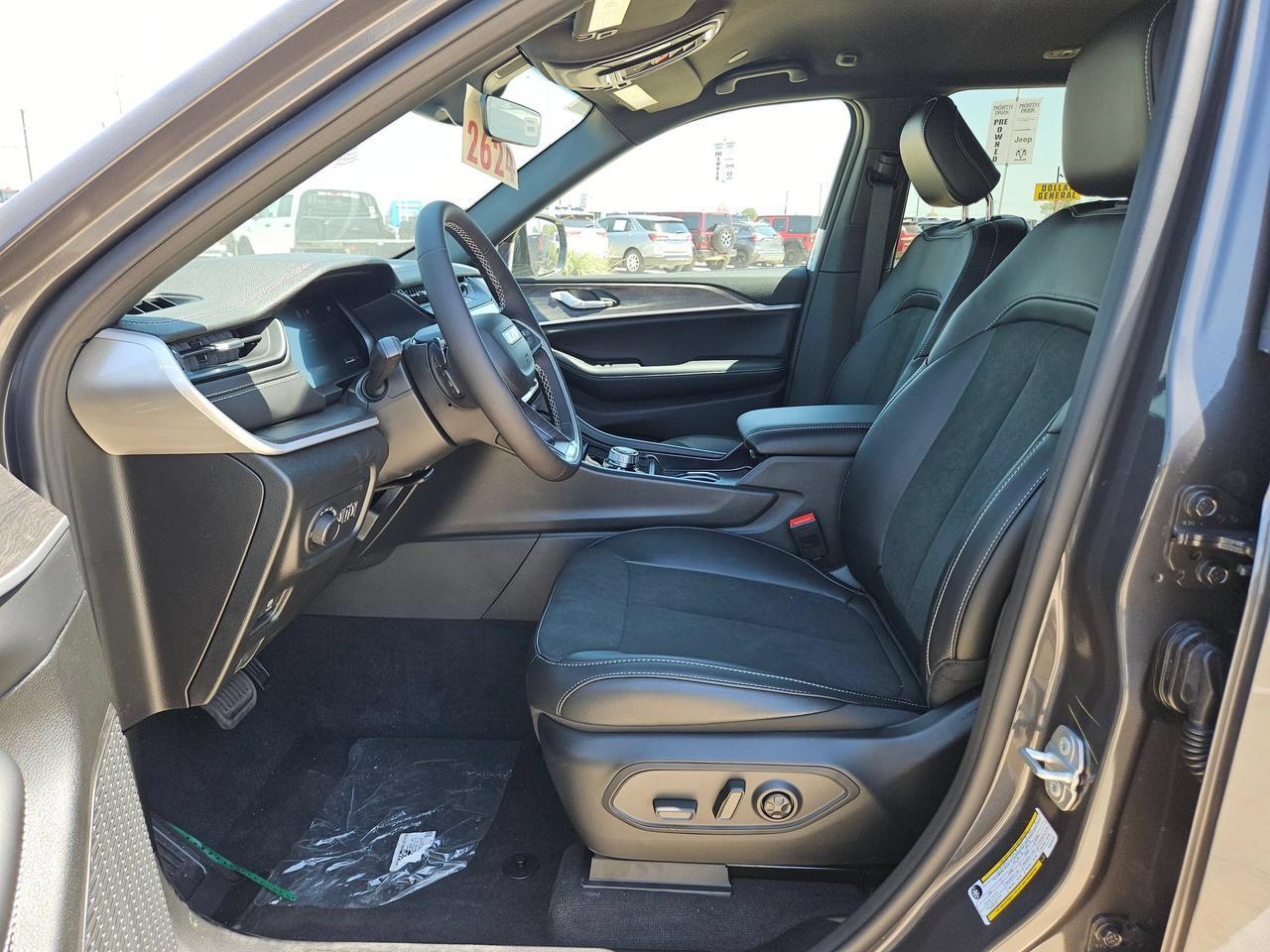 2026 Jeep Grand Cherokee Laredo Altitude Castroville TX