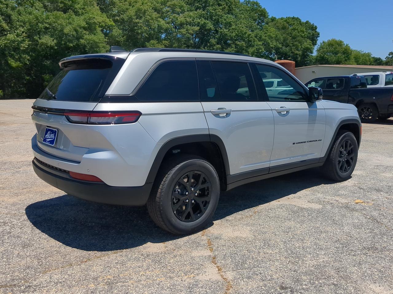 2026 Jeep Grand Cherokee Laredo Altitude Winder GA