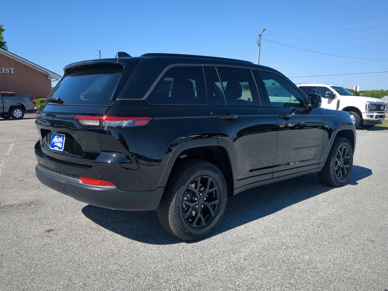 2026 Jeep Grand Cherokee Laredo Altitude Winder GA