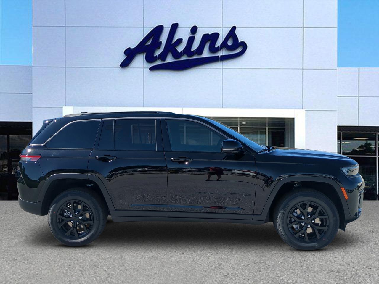 2026 Jeep Grand Cherokee Laredo Altitude