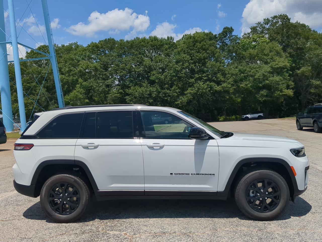 2026 Jeep Grand Cherokee Laredo Altitude Winder GA