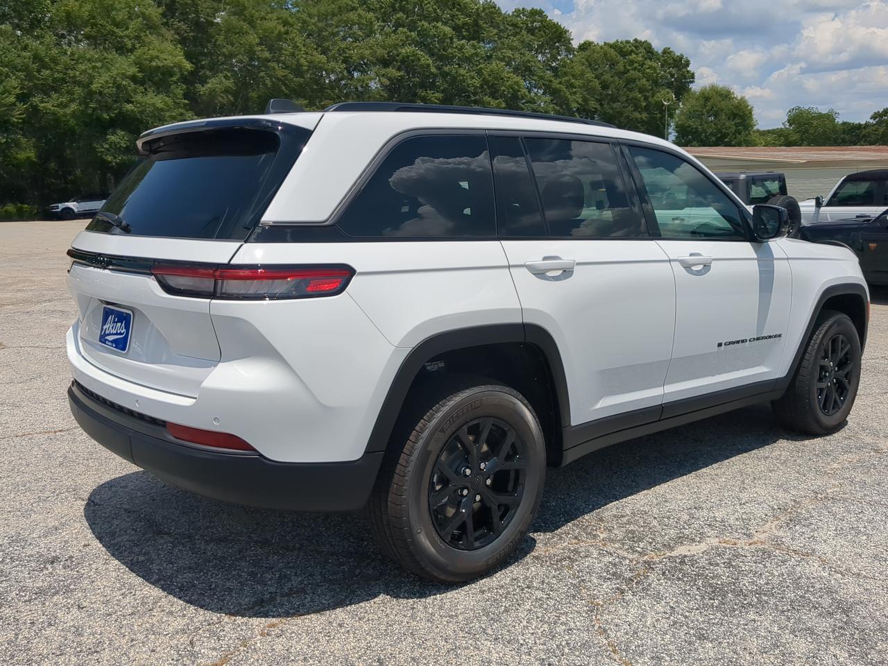 2026 Jeep Grand Cherokee Laredo Altitude Winder GA