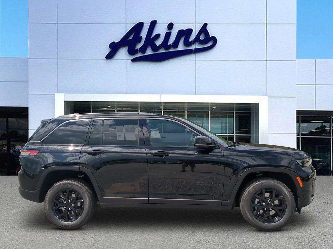 2026 Jeep Grand Cherokee Laredo Altitude