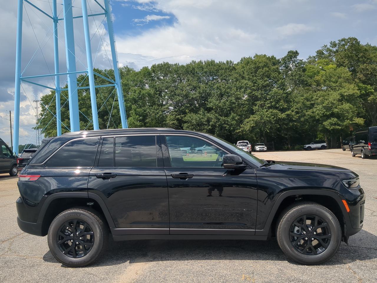 2026 Jeep Grand Cherokee Laredo Altitude Winder GA