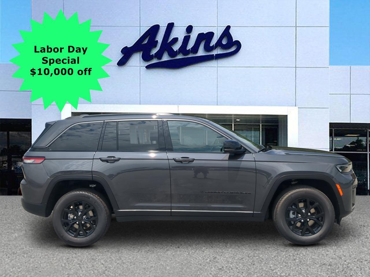 2026 Jeep Grand Cherokee Laredo Altitude