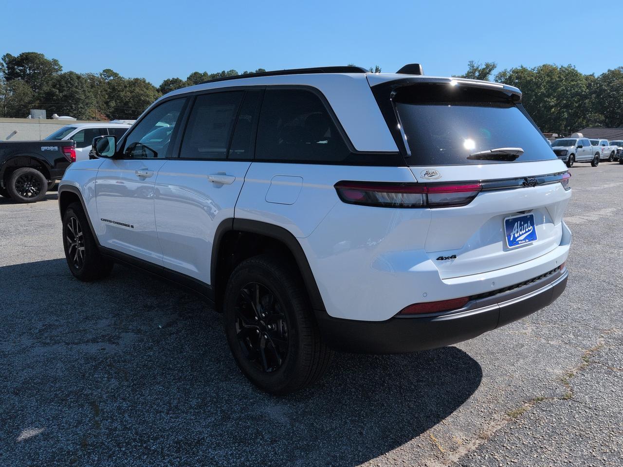 2026 Jeep Grand Cherokee Laredo Altitude Winder GA