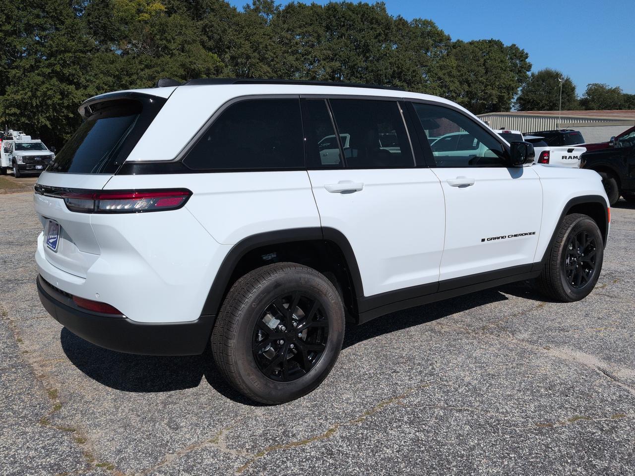 2026 Jeep Grand Cherokee Laredo Altitude Winder GA