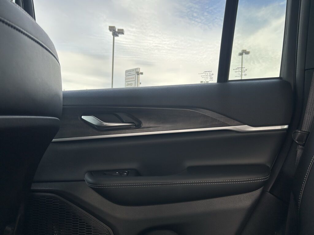 2026 Jeep Grand Cherokee Laredo Crestwood KY