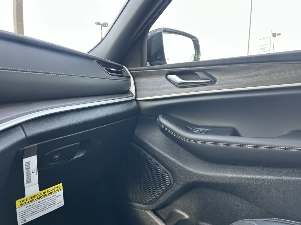 2026 Jeep Grand Cherokee Laredo Crestwood KY