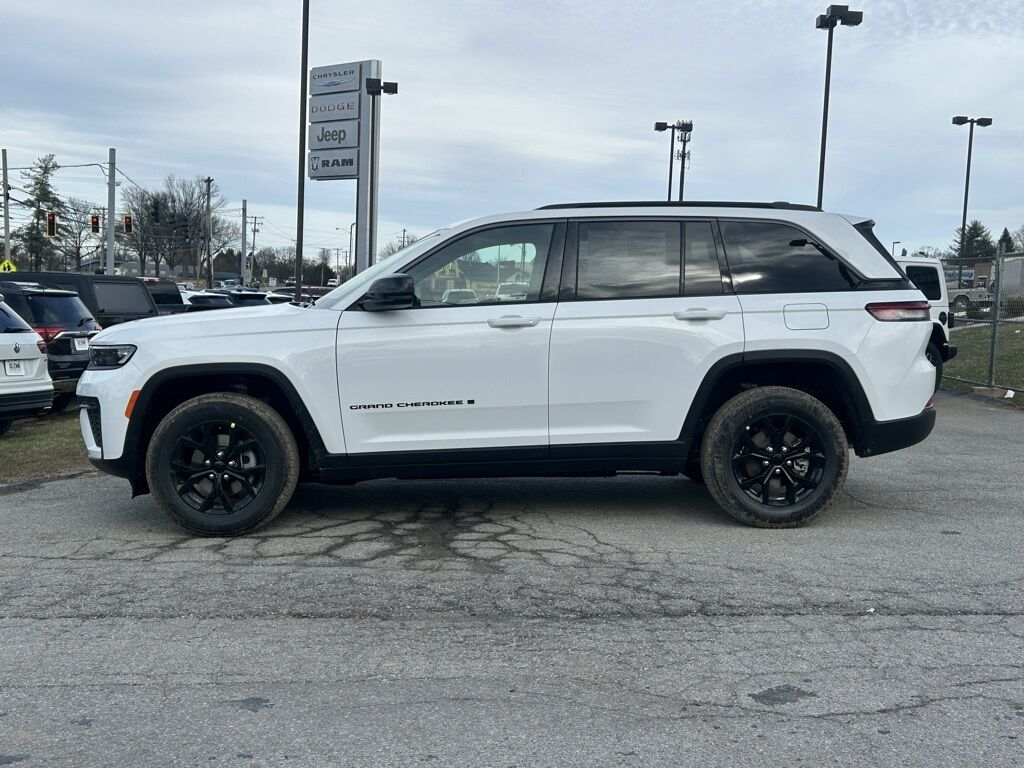 2026 Jeep Grand Cherokee Laredo Crestwood KY