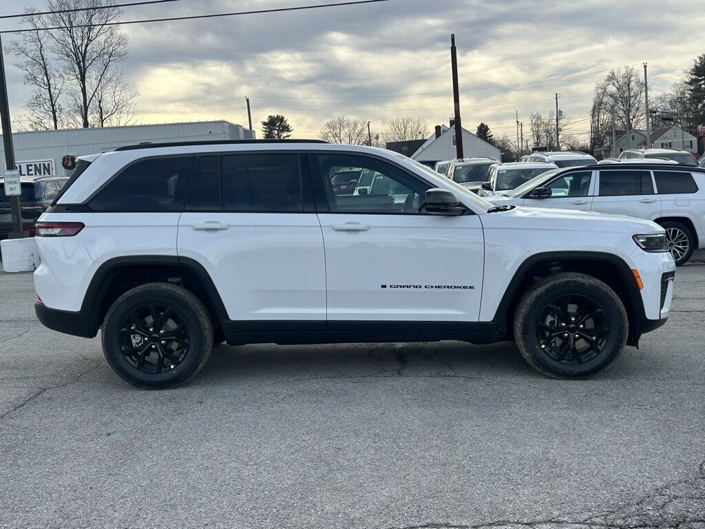 2026 Jeep Grand Cherokee Laredo Crestwood KY