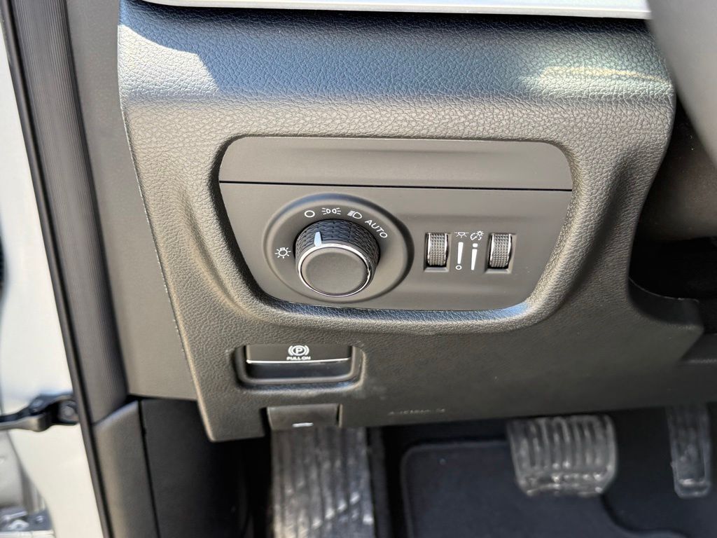 2026 Jeep Grand Cherokee Laredo Crestwood KY