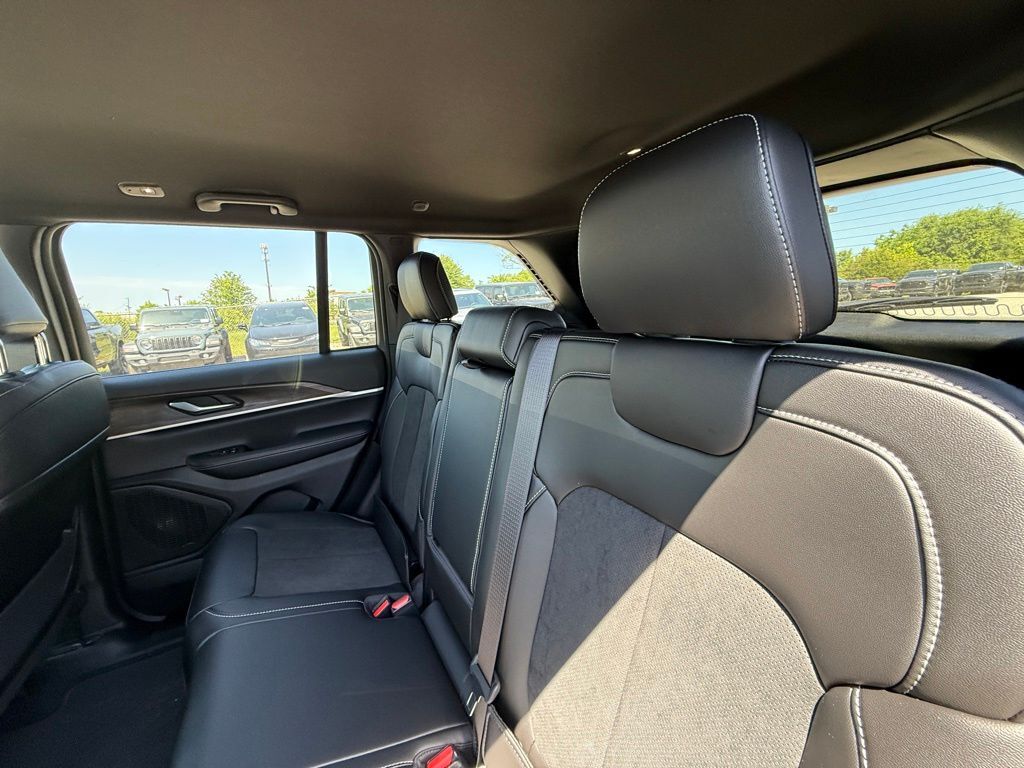 2026 Jeep Grand Cherokee Laredo Crestwood KY