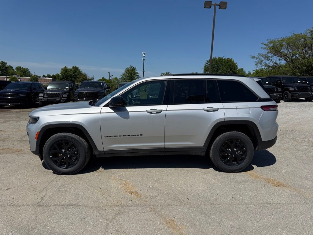 2026 Jeep Grand Cherokee Laredo Crestwood KY