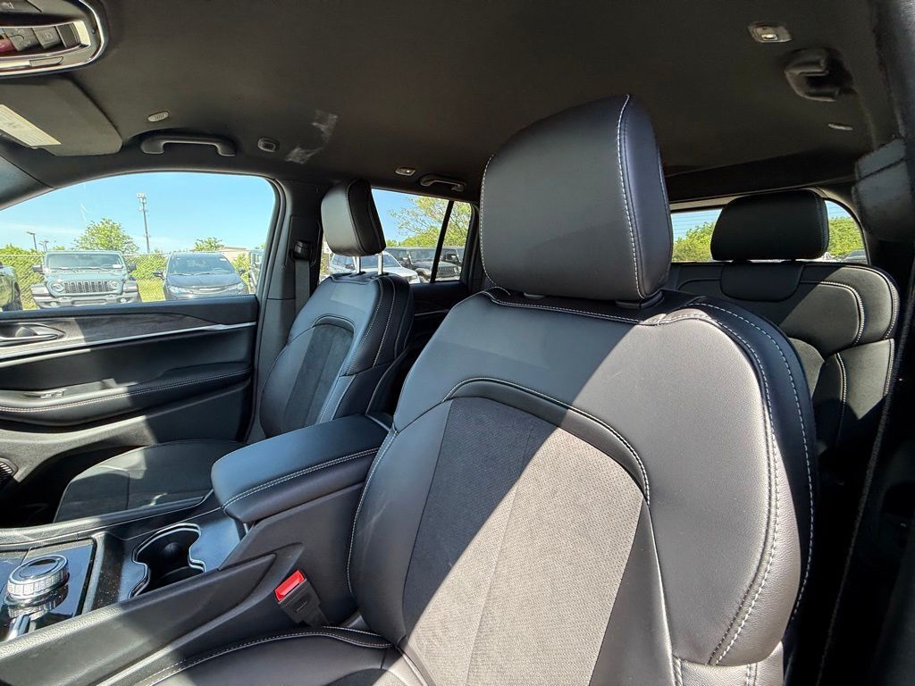 2026 Jeep Grand Cherokee Laredo Crestwood KY