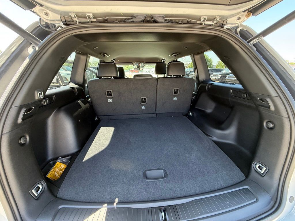 2026 Jeep Grand Cherokee Laredo Crestwood KY