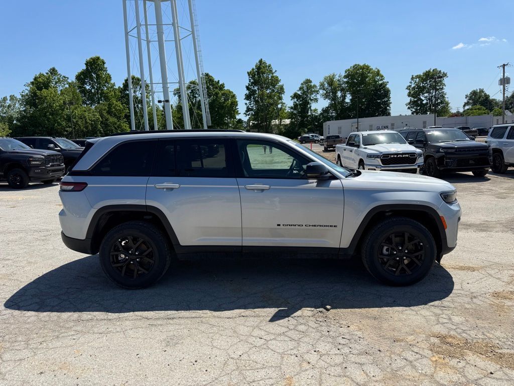 2026 Jeep Grand Cherokee Laredo Crestwood KY