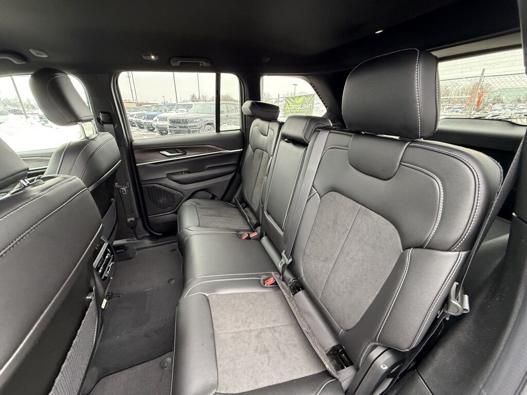 2026 Jeep Grand Cherokee Laredo Crestwood KY