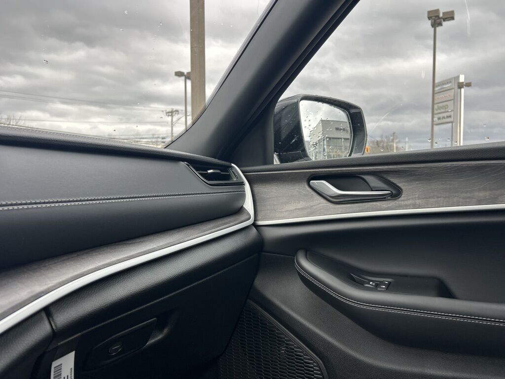 2026 Jeep Grand Cherokee Laredo Crestwood KY