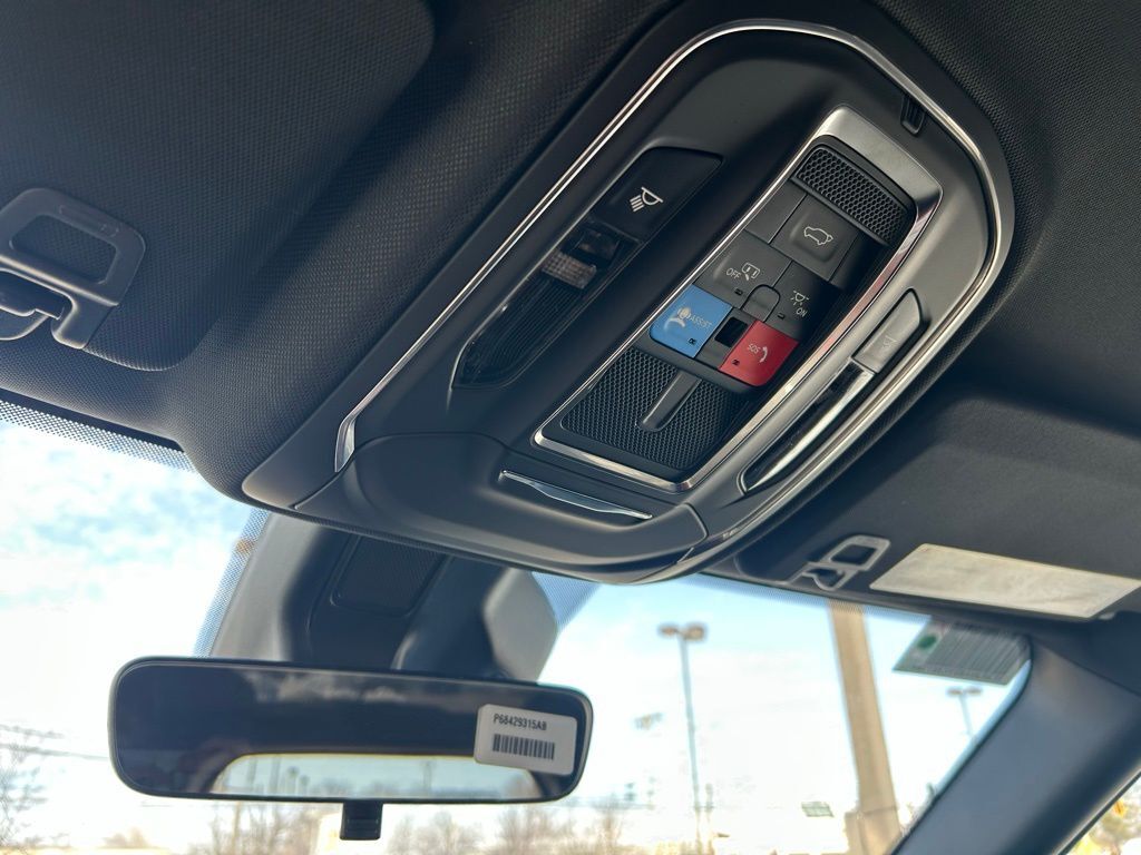 2026 Jeep Grand Cherokee Laredo Crestwood KY