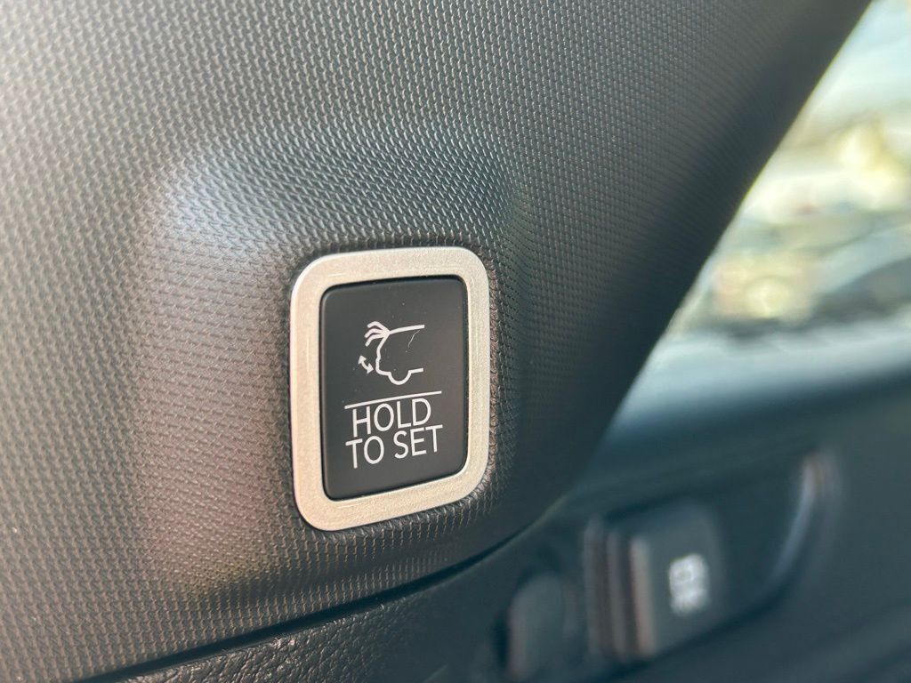 2026 Jeep Grand Cherokee Laredo Crestwood KY