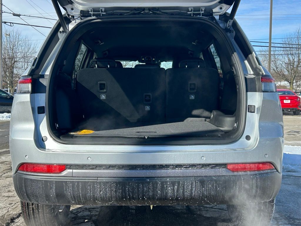 2026 Jeep Grand Cherokee Laredo Crestwood KY