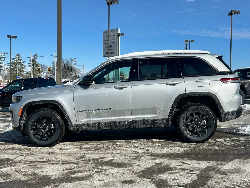 2026 Jeep Grand Cherokee Laredo Crestwood KY