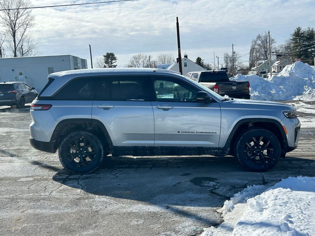 2026 Jeep Grand Cherokee Laredo Crestwood KY