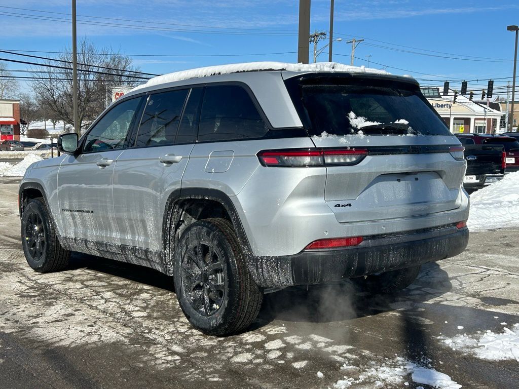 2026 Jeep Grand Cherokee Laredo Crestwood KY