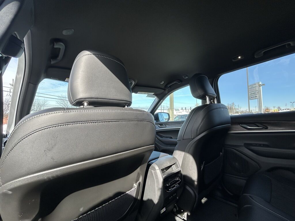 2026 Jeep Grand Cherokee Laredo Crestwood KY