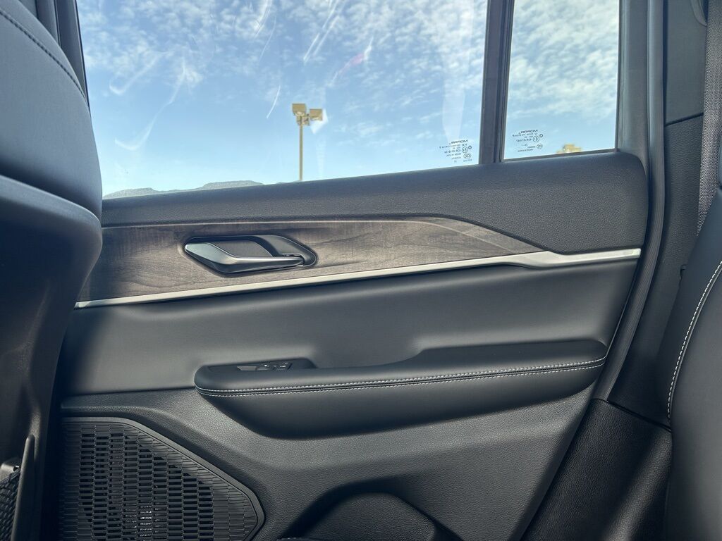 2026 Jeep Grand Cherokee Laredo Crestwood KY