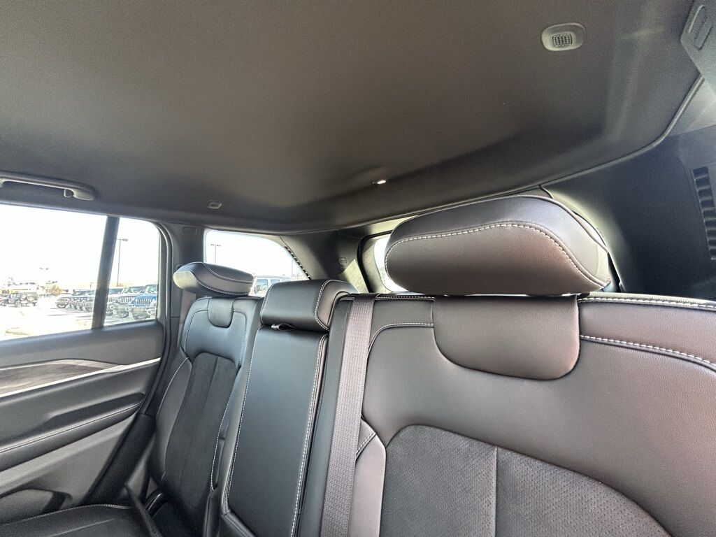 2026 Jeep Grand Cherokee Laredo Crestwood KY