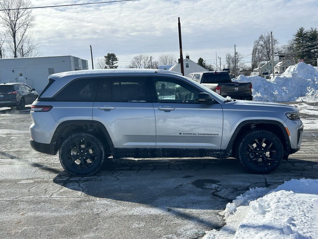 2026 Jeep Grand Cherokee Laredo Crestwood KY