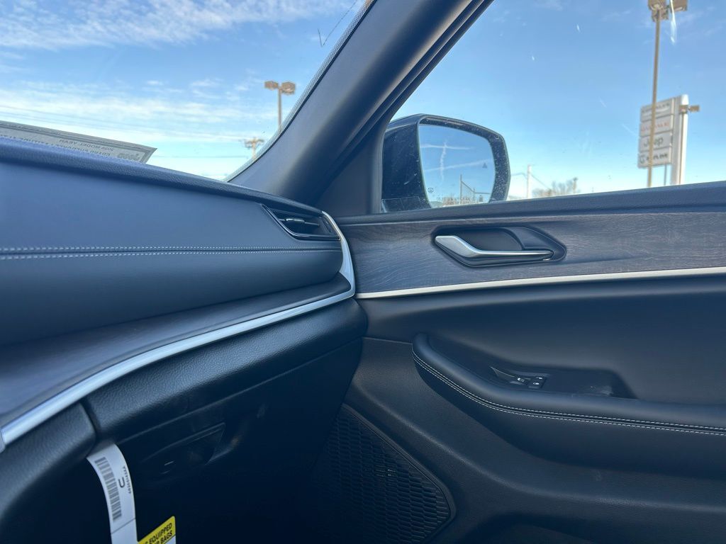 2026 Jeep Grand Cherokee Laredo Crestwood KY