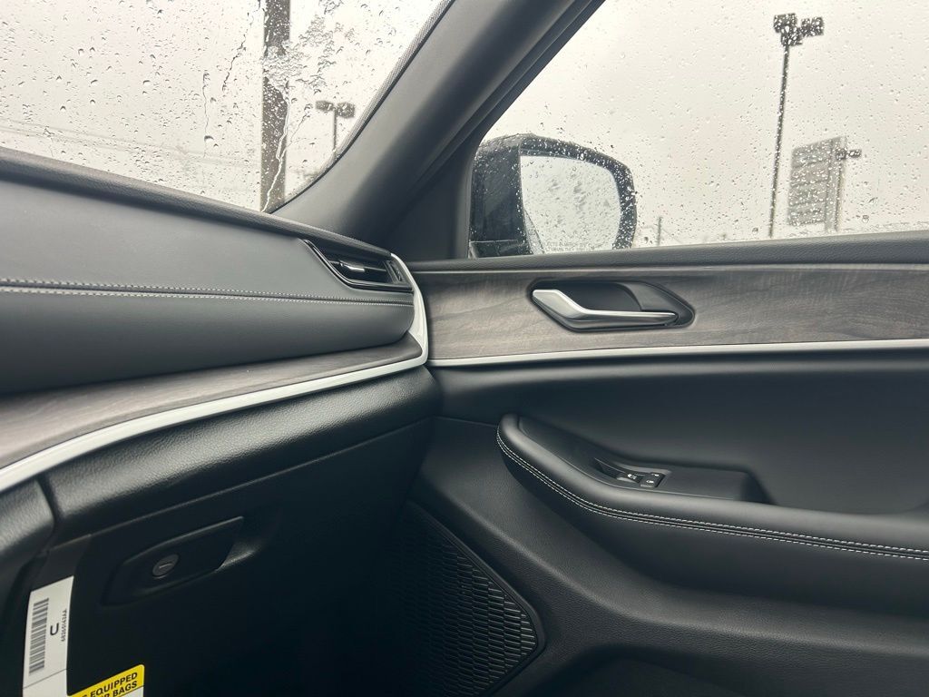 2026 Jeep Grand Cherokee Laredo Crestwood KY