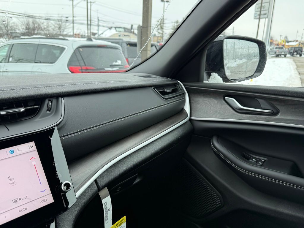 2026 Jeep Grand Cherokee Laredo Crestwood KY