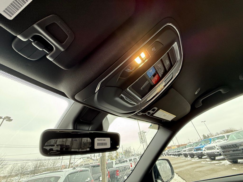 2026 Jeep Grand Cherokee Laredo Crestwood KY