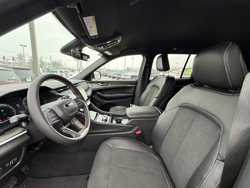 2026 Jeep Grand Cherokee Laredo Crestwood KY