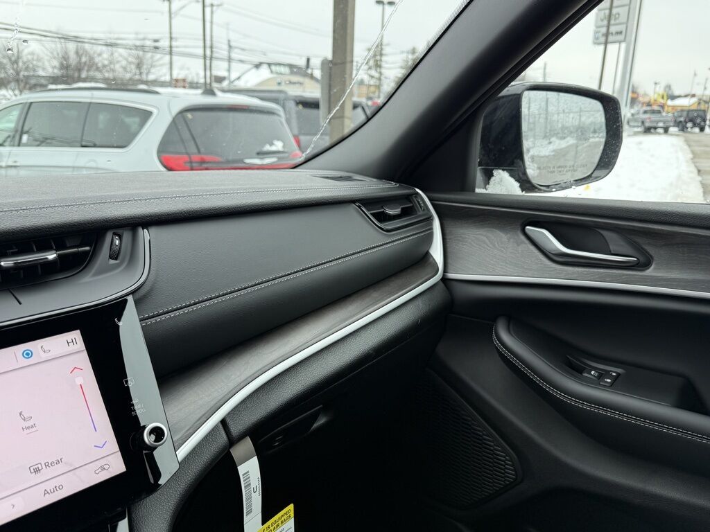 2026 Jeep Grand Cherokee Laredo Crestwood KY