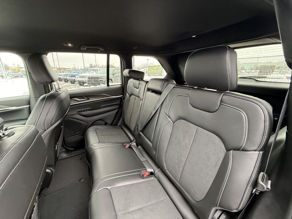 2026 Jeep Grand Cherokee Laredo Crestwood KY