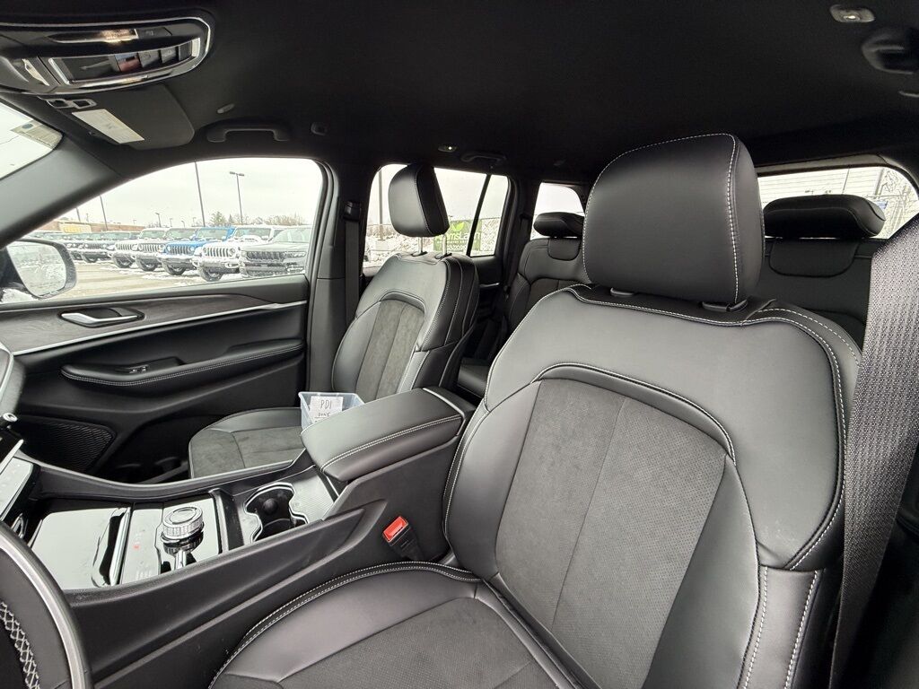 2026 Jeep Grand Cherokee Laredo Crestwood KY