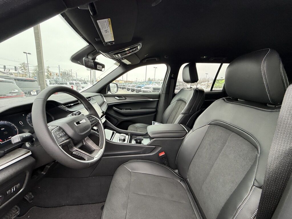 2026 Jeep Grand Cherokee Laredo Crestwood KY