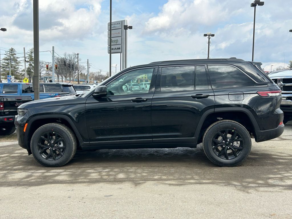 2026 Jeep Grand Cherokee Laredo Crestwood KY