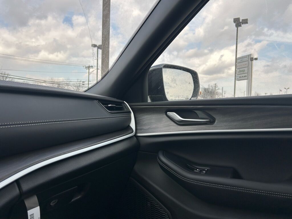 2026 Jeep Grand Cherokee Laredo Crestwood KY