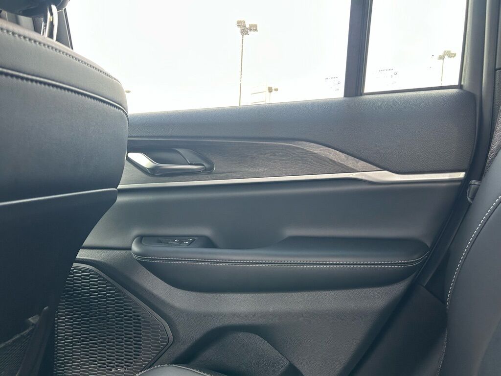 2026 Jeep Grand Cherokee Laredo Crestwood KY