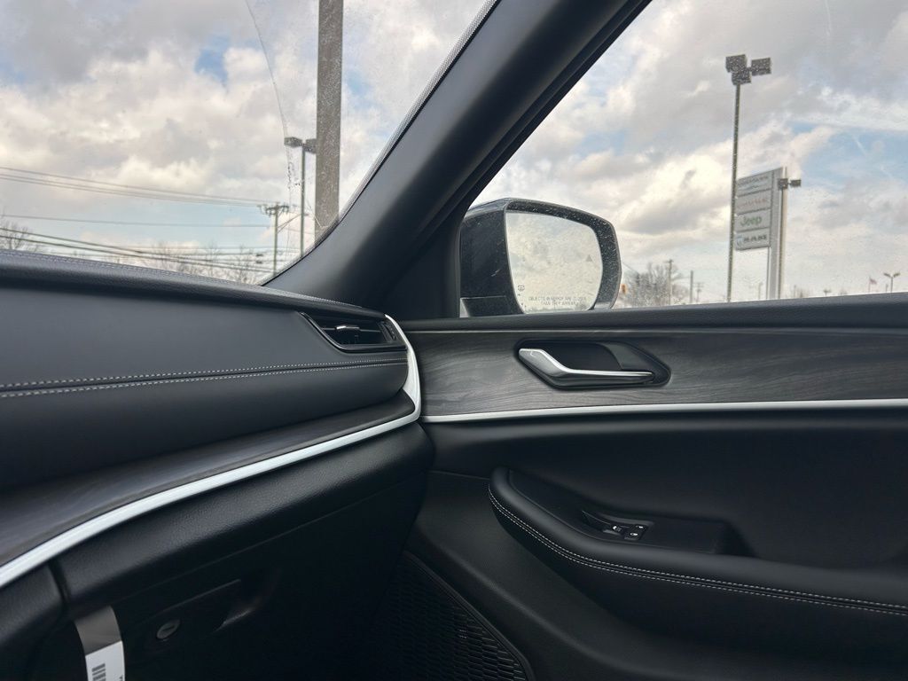 2026 Jeep Grand Cherokee Laredo Crestwood KY