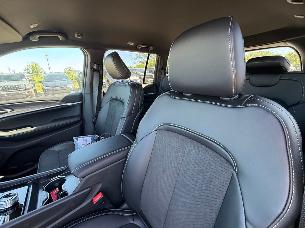 2026 Jeep Grand Cherokee Laredo Crestwood KY