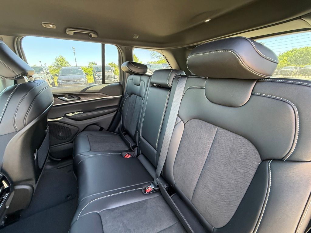 2026 Jeep Grand Cherokee Laredo Crestwood KY