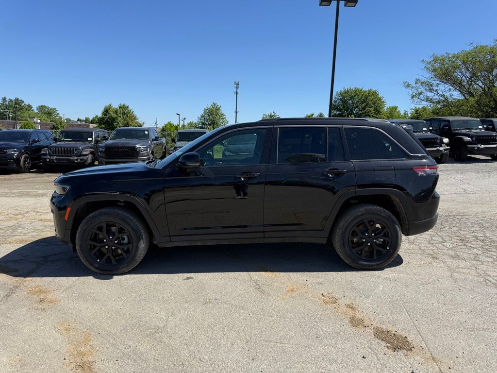 2026 Jeep Grand Cherokee Laredo Crestwood KY