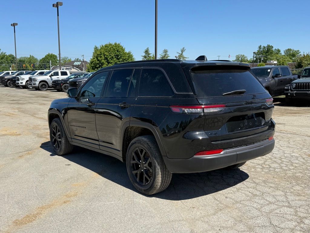 2026 Jeep Grand Cherokee Laredo Crestwood KY